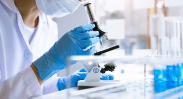 מחקר פרוספקטיבי רב-מרכזי שלב 3, גלוי תוית בהקצאה אקראית, לתקופה קבועה (12 מחזורים) ונטוקלאקס/ אובינוטוזומב לעומת תקופה קבועה (15 מחזורים) ונטוקלאקס/ פירטוברוטיניב לעומת ונטוקלאקס/ פירטוברוטיניב מוכוון מחלה שארית מינימלית (MRD), במטופלים עם לוקמיה לימפוציטית כרונית (CLL)/ לימפומה לימפוציטית קטנה (SLL), שלא טופלו בעבר, במטרה ליצור מדד למחלה שארית אישית, להתאמת משך הטיפול לשיפור התוצאות